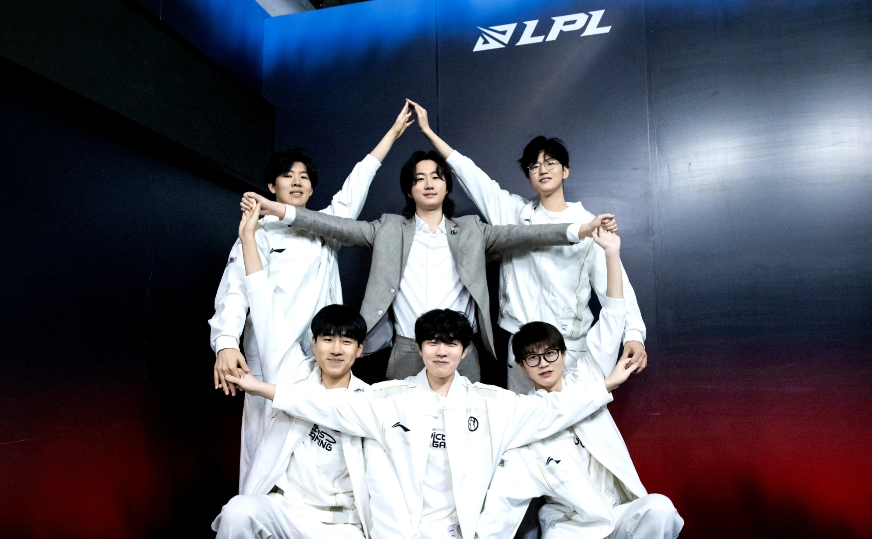 KAIYUN-Rookie在老鹰比赛中大比分获胜，比赛局势复杂引发热议！