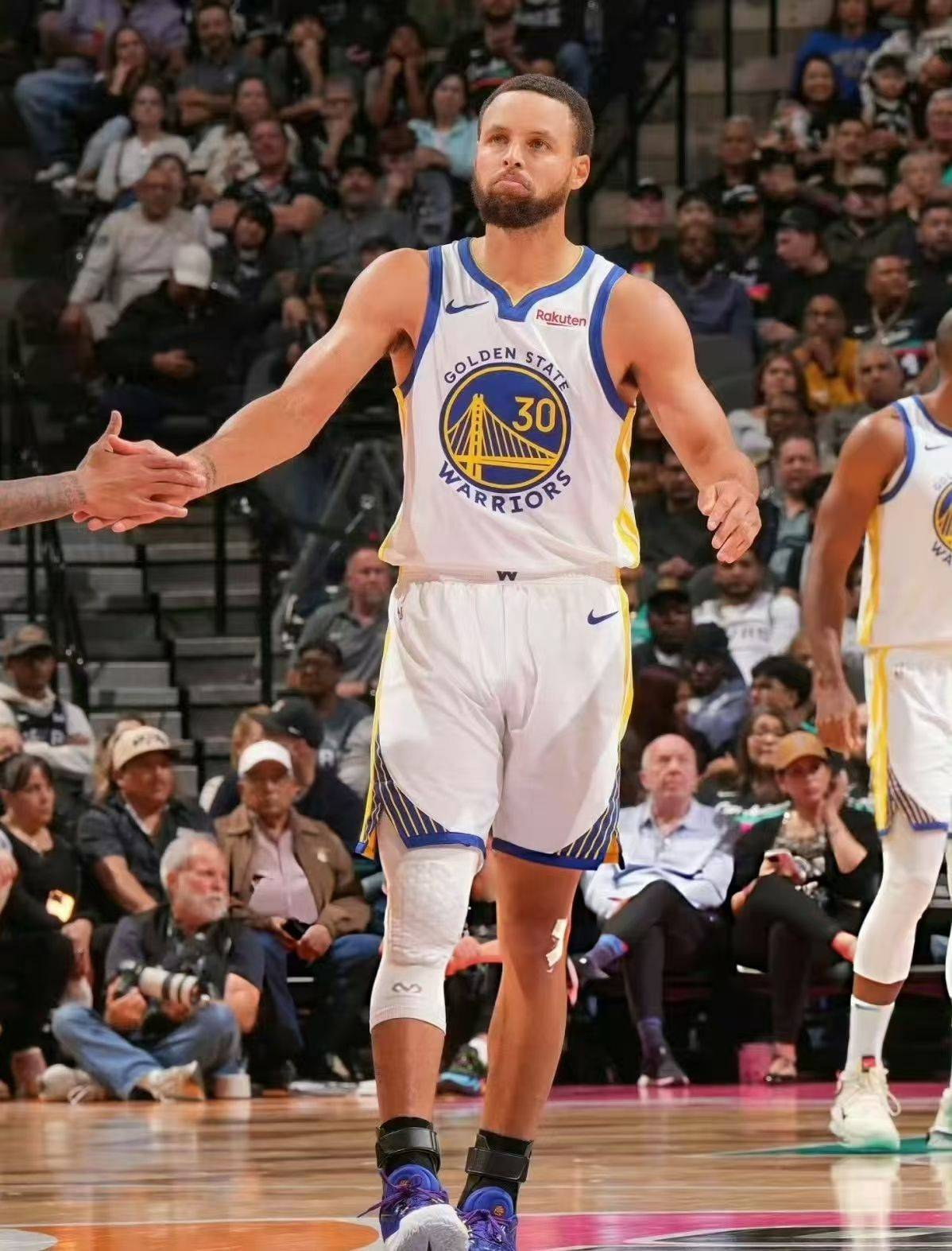 开云-包含库里新星大胜表现惊艳,加拿大队未来可期!的词条